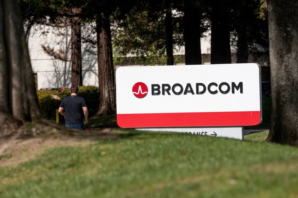 Broadcom AI 的收益因更广泛的销售放缓而黯然失色